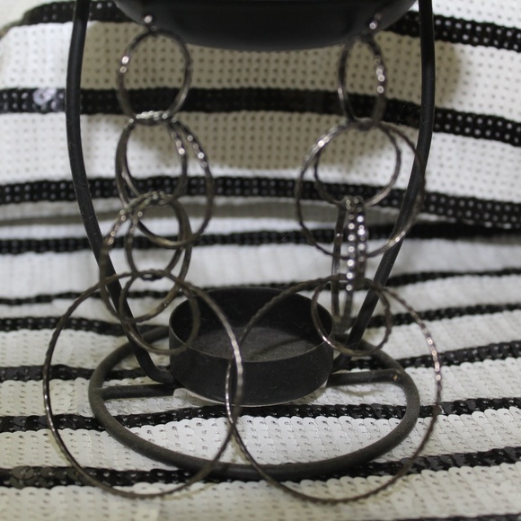 Circular Earrings - Picture 2 of 3